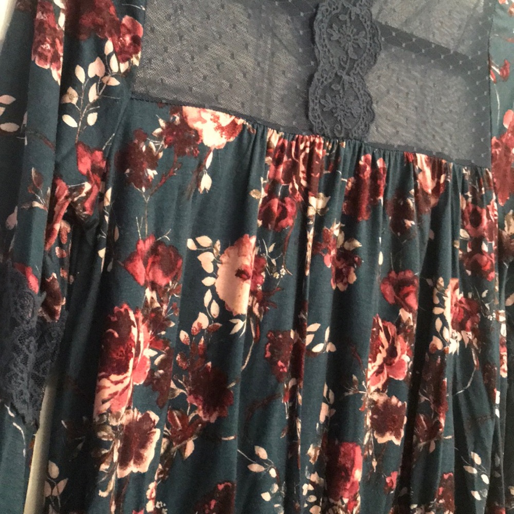 Floral Dressy Top - Picture 2 of 3